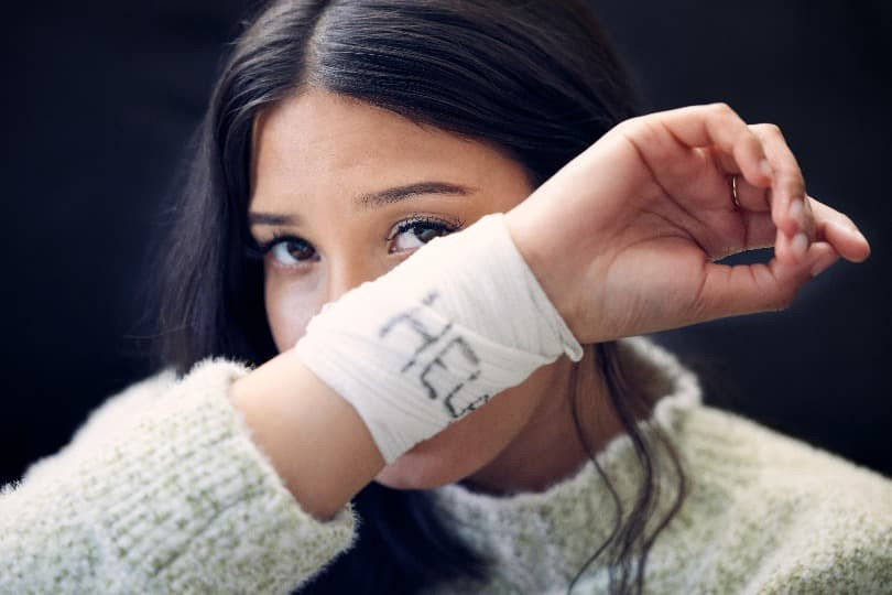 Self-harm – how to recognize it and how to stop?