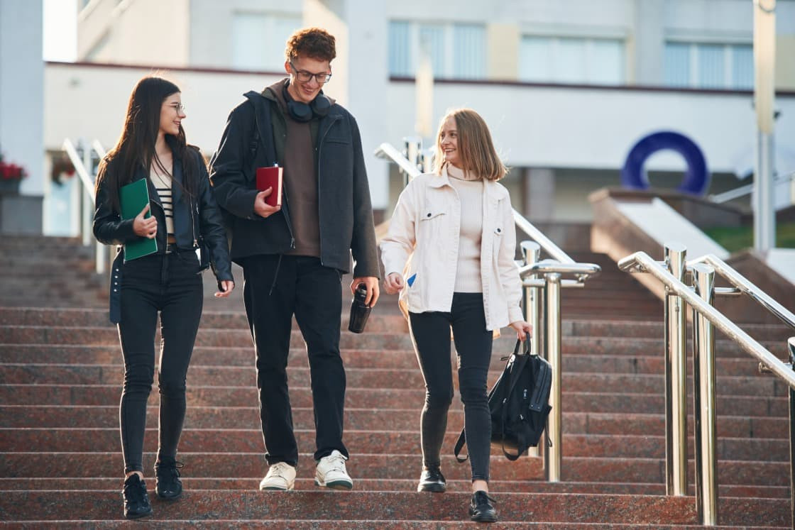 Studenti 18+ se chystají volit Piráty a vládní strany, SPD a Stačilo u nich propadly