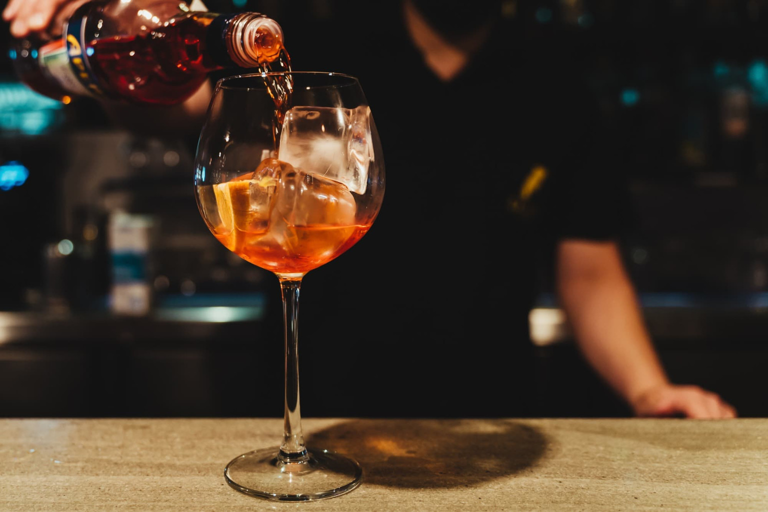 Teenageři mladší 18 let: alkohol i nikotin jsou pro nás snadno dostupné