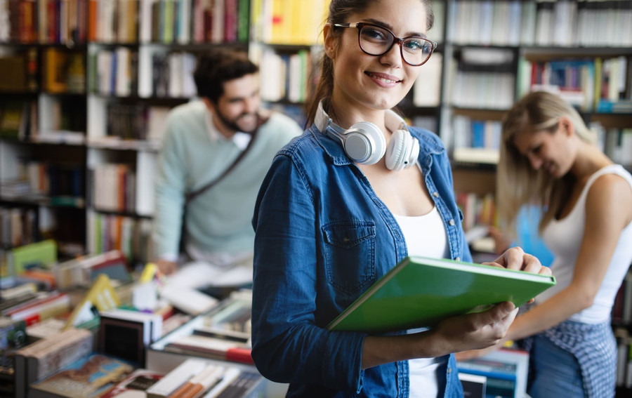 Čtenářský ráj s ISIC: Kde ušetříš za knihy, učebnice i časopisy?