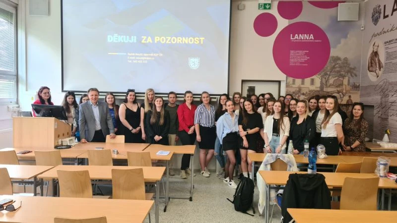 GIVE A CHANCE TO THOSE WHO WANT TO, SO THEY CAN AND KNOW HOW GIVE A CHANCE TO THOSE WHO WANT TO, SO THEY CAN AND KNOW HOW