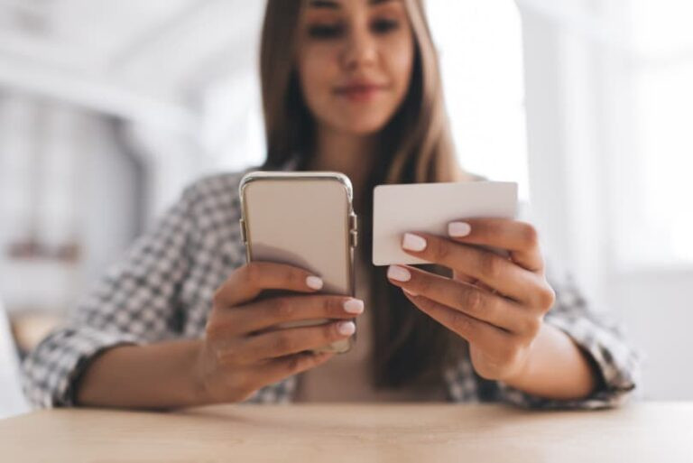 Digitalization is perceived positively or neutrally by 96% of students. A large majority also welcomes the replacement of physical cards with a mobile app. Digitalization is perceived positively or neutrally by 96% of students. A large majority also welcomes the replacement of physical cards with a mobile app.