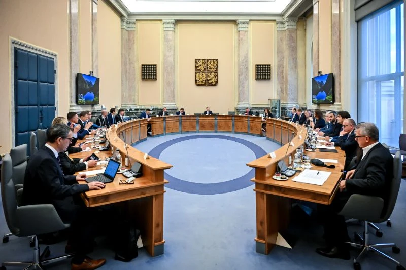 GIVE A CHANCE TO THOSE WHO WANT TO, SO THEY CAN AND KNOW HOW GIVE A CHANCE TO THOSE WHO WANT TO, SO THEY CAN AND KNOW HOW